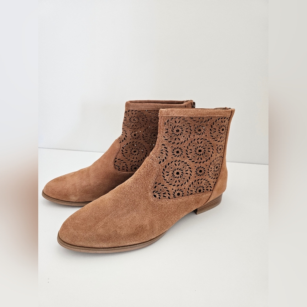 Jack Rogers Ronnie Laser Cut Suede Ankle Booties – Tan Oak – Size 8